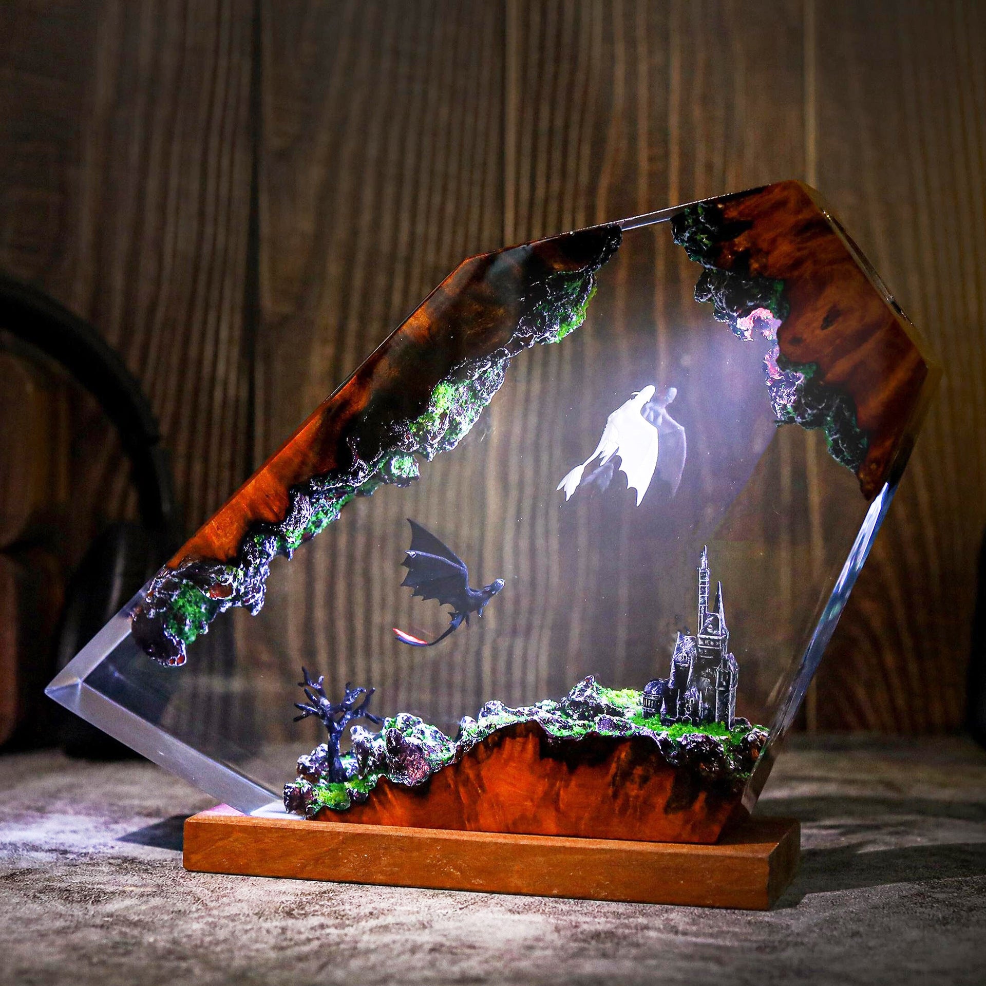 Bohème — Dragon Resin Night Light — detail view 2