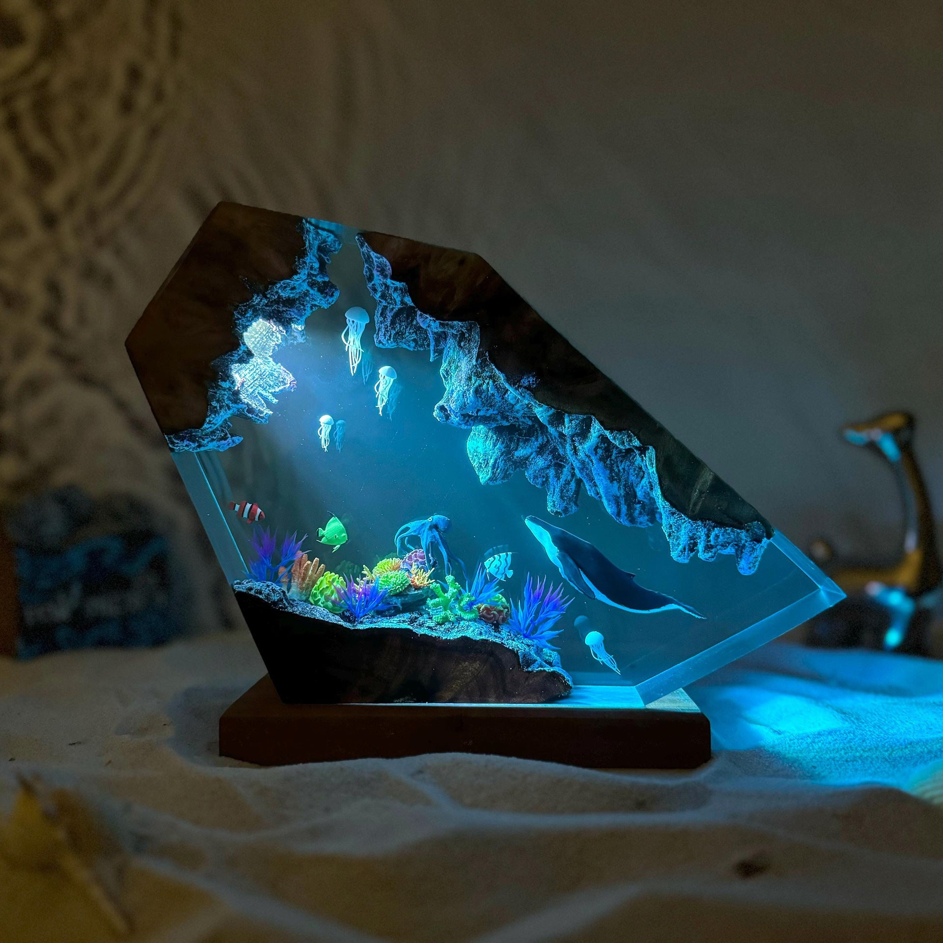 Mareluna — Whale & Jellyfish Resin Night Light — detail view 3