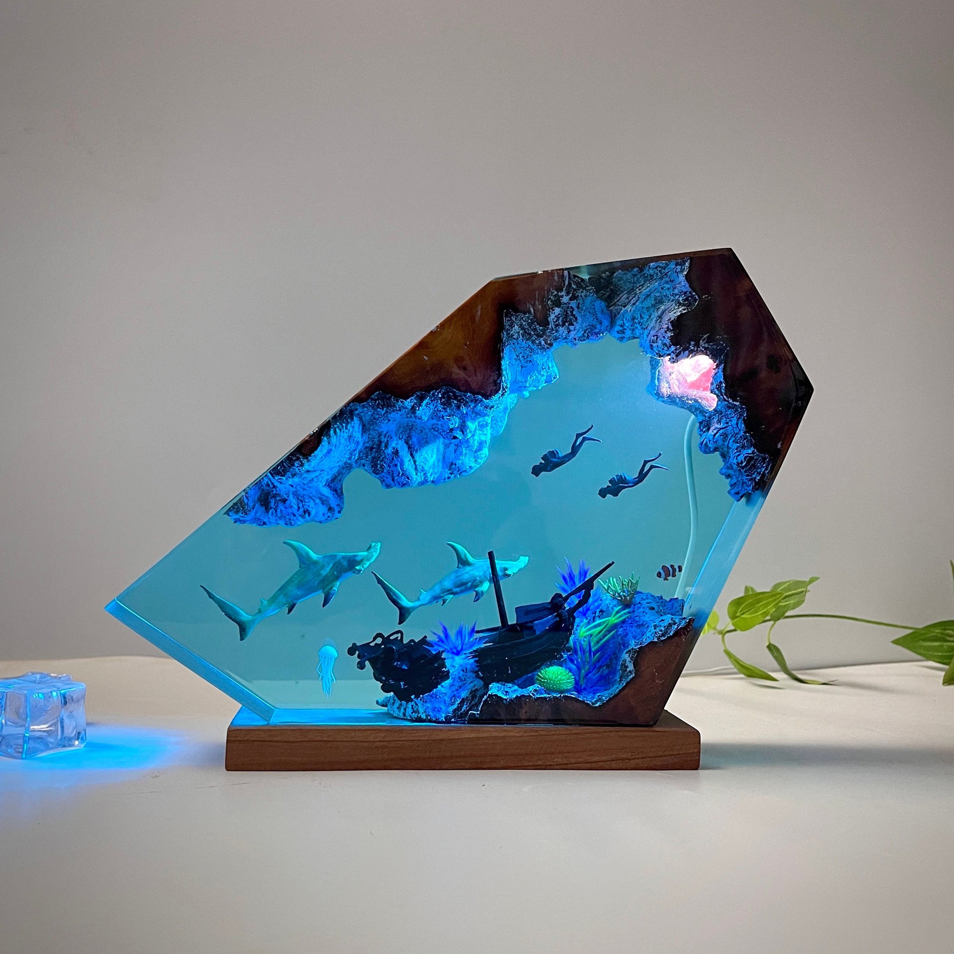 Abyss — Hammerhead Shark Resin Lamp — detail view 7