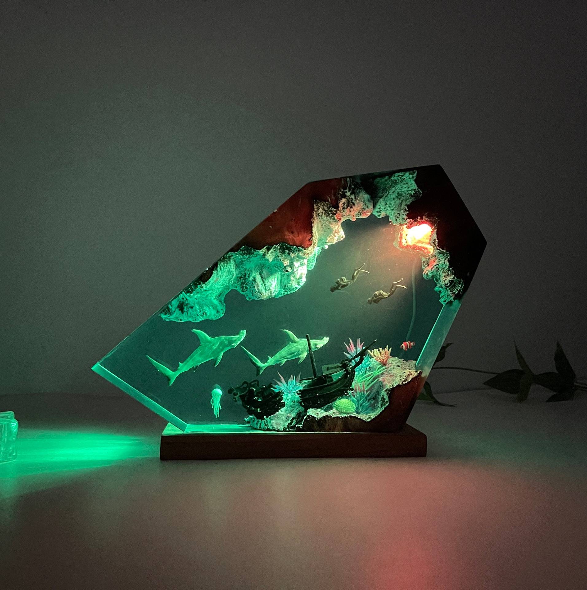 Abyss — Hammerhead Shark Resin Lamp — detail view 4