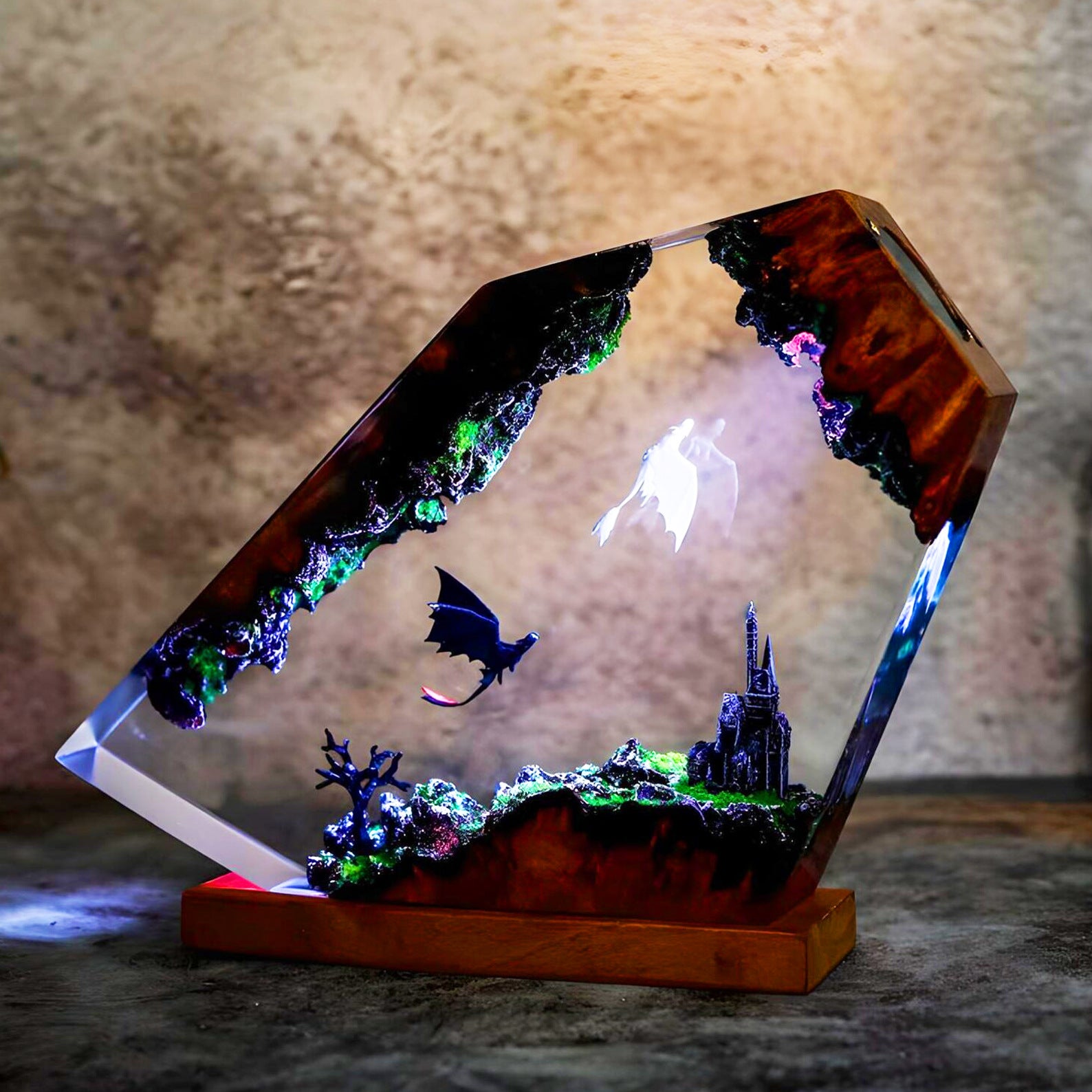Bohème — Dragon Resin Night Light — detail view 3